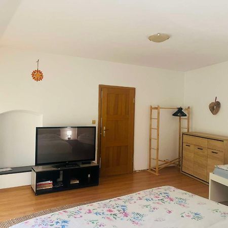 Apartmán U Slunečnice Husinetz Esterno foto
