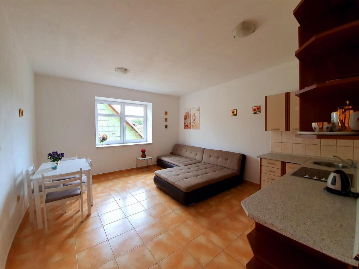 Apartmán U Slunečnice Husinetz Esterno foto